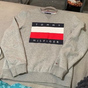 Medium men’s gray logo Tommy Hilfiger crewneck. Brand new never worn.